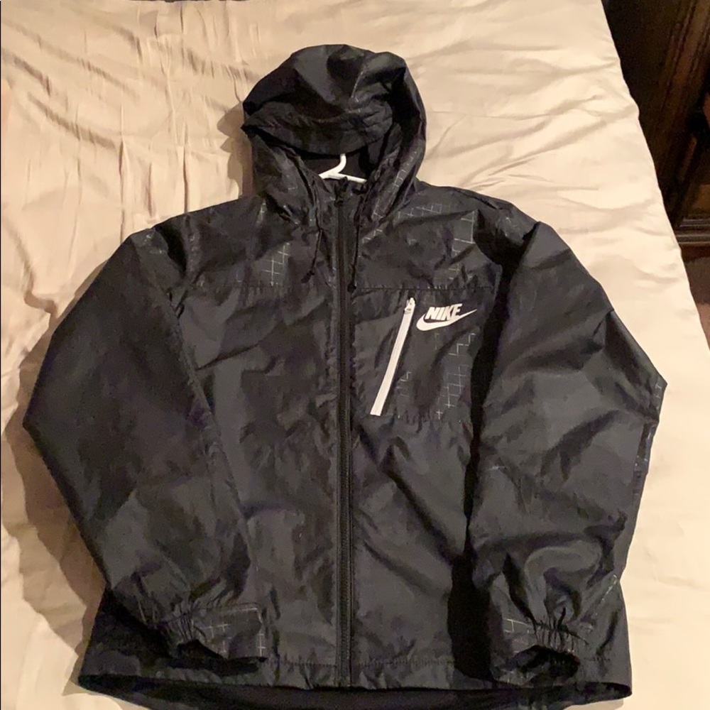 100% authentic NIKE windbreaker size small
